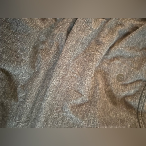 Lululemon heathered deep gray Short Sleeve t shirt v neck - Picture 4 of 7